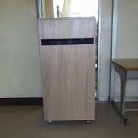図書室に，「返却ポスト」を作っていただきました。