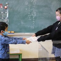 、「完食賞」の表彰、結城南中学校の入学保護者説明会