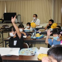 ３年生が校外学習に行ってきました。
