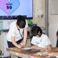 ○５校時、お客様がいらっしゃいました。