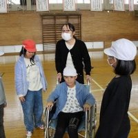 「車いす体験」と「インスタントシニア体験」