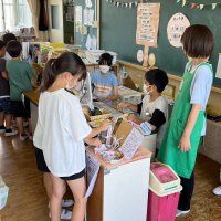 図書室の本の貸し出し