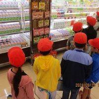 3年生社会科スーパーマーケット見学