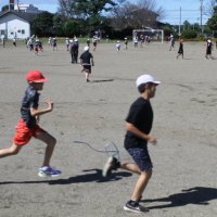全校で「おうさましっぽとり」を行いました。
