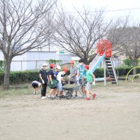 愛校作業を行っています。