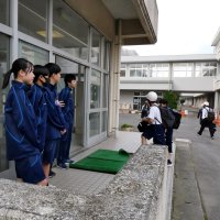 朝のあいさつ運動（２年生）