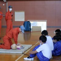 救命救急講習会(6年生)～命の大切さを考える～