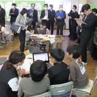 研究発表会が行われました。
