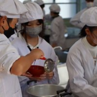 家庭科調理実習～みそ汁をつくろう(５年生)～