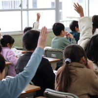 本日の授業の様子～進んで学習する子～