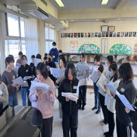 小中連携中学校の先生による授業（音楽）が行われました。