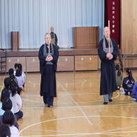 座禅体験学習が行われました。