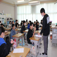 ６年生、全国学調に真剣に取り組む