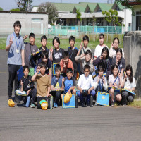 ５年生が上山川中学校跡地を見学しました。　