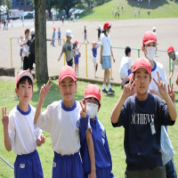 元気いっぱい遊ぶ子どもたち
